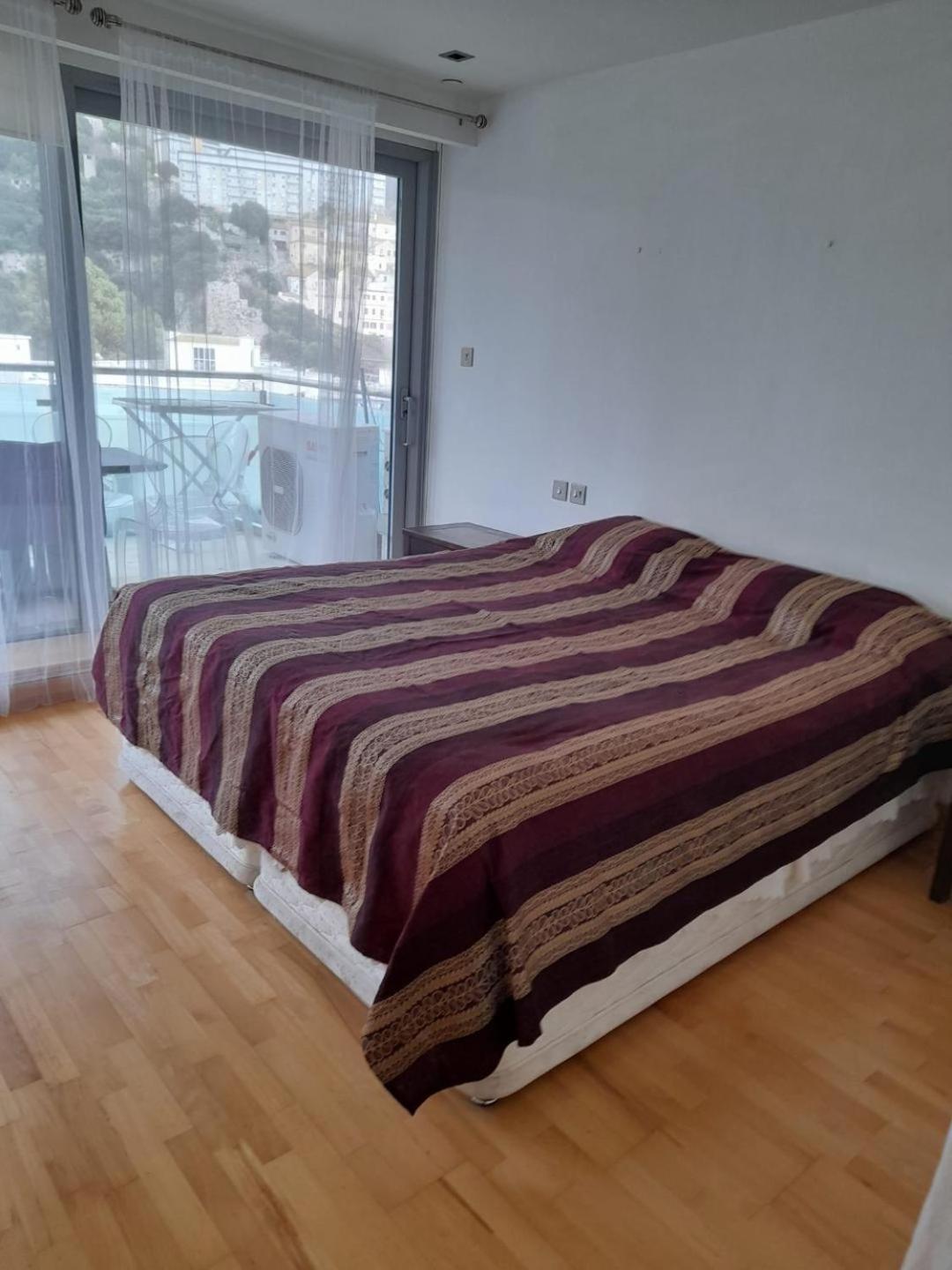 Three Bedroom Flat At Ocean Village Gibraltar Exterior foto